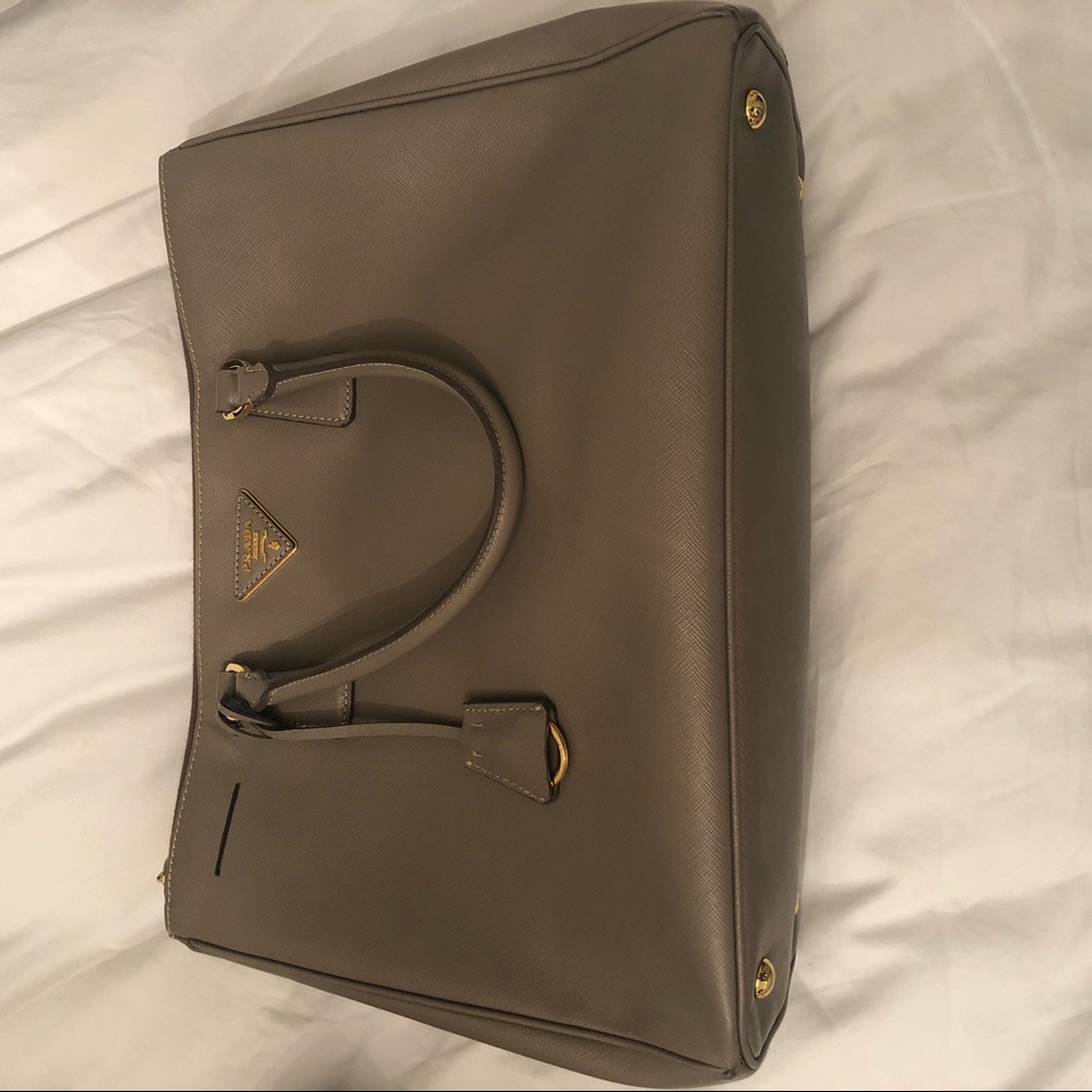 SOLD Prada Saffiano SOLD - Picture 6 of 8